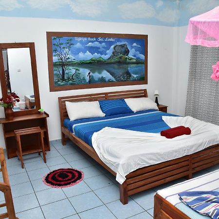 Hotel Happy Tuna ฮิกคาดูวา ภายนอก รูปภาพ