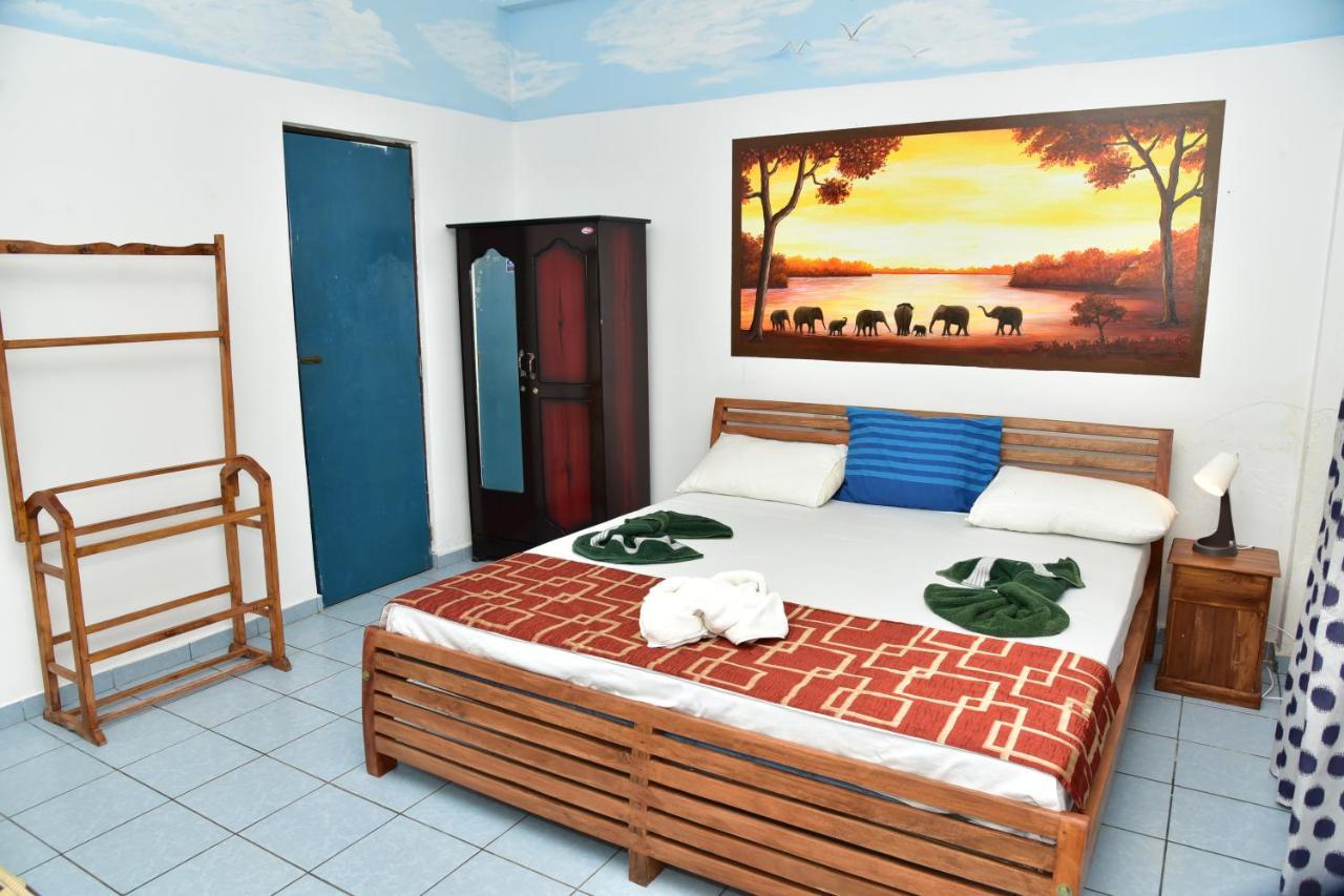 Hotel Happy Tuna ฮิกคาดูวา ภายนอก รูปภาพ