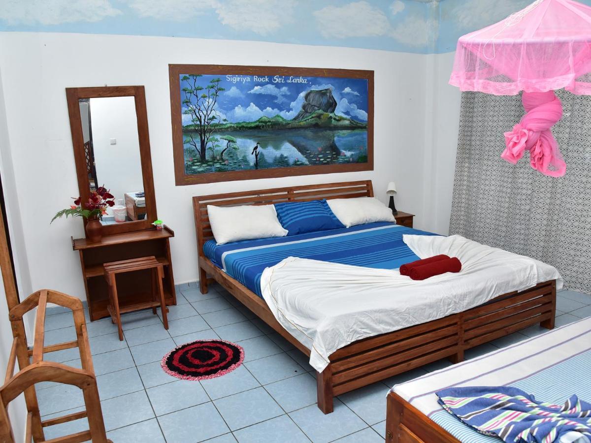 Hotel Happy Tuna ฮิกคาดูวา ภายนอก รูปภาพ