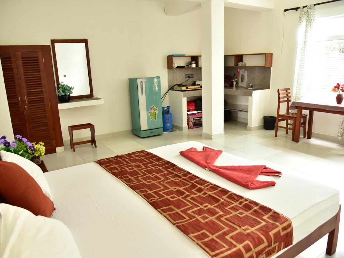Hotel Happy Tuna ฮิกคาดูวา ภายนอก รูปภาพ