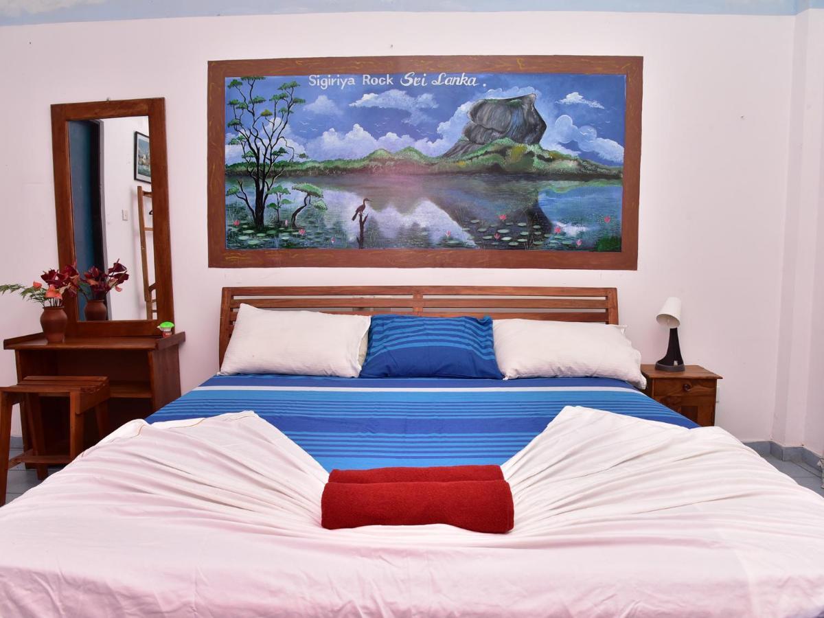 Hotel Happy Tuna ฮิกคาดูวา ภายนอก รูปภาพ