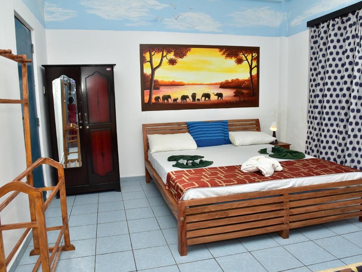 Hotel Happy Tuna ฮิกคาดูวา ภายนอก รูปภาพ