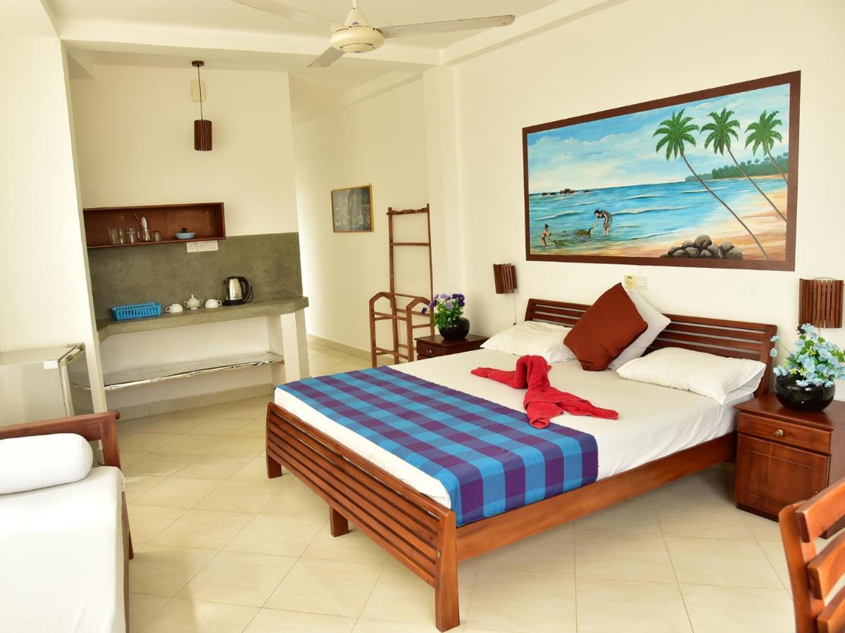 Hotel Happy Tuna ฮิกคาดูวา ภายนอก รูปภาพ